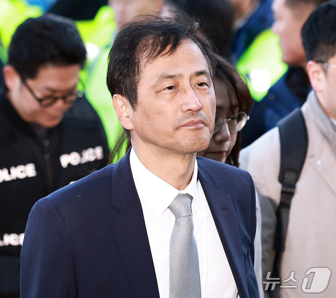 (서울=뉴스1) 구윤성 기자 = 6·3 지방선거 투표용지 부족사태 등을 수사하는 이태한 특별검사가 투표지 247만여장의 위조 여부 등 검증을 위해 28일 서울 송파구 올림픽공원 핸 …