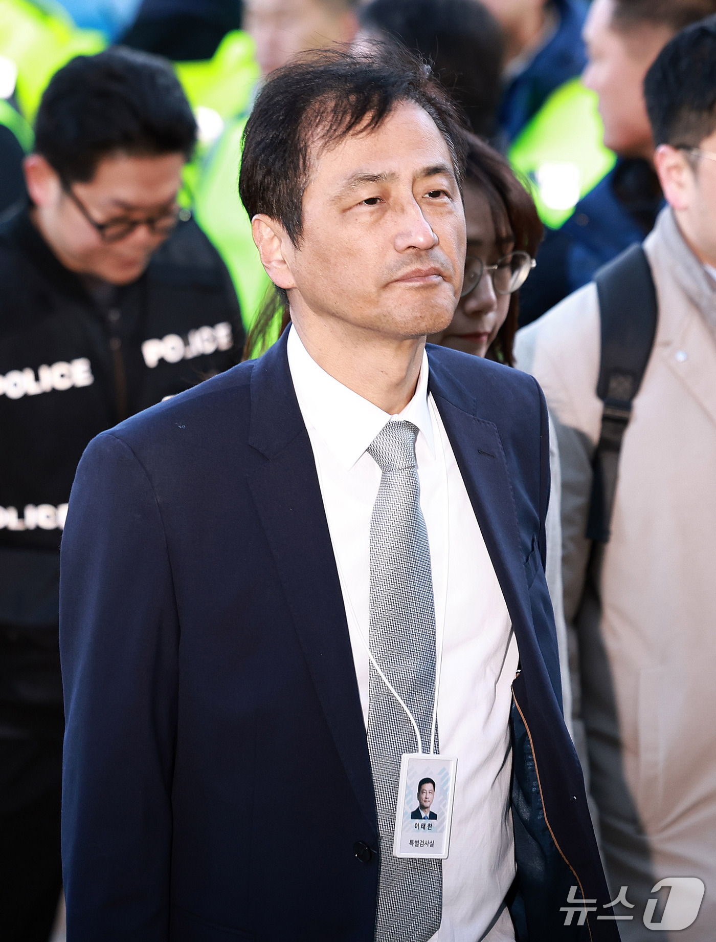 (서울=뉴스1) 구윤성 기자 = 6·3 지방선거 투표용지 부족사태 등을 수사하는 이태한 특별검사가 투표지 247만여장의 위조 여부 등 검증을 위해 28일 서울 송파구 올림픽공원 핸 …