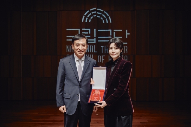 심은경, 첫 연극 '반야 아재'로 국립극단 후원회 어워즈 배우상