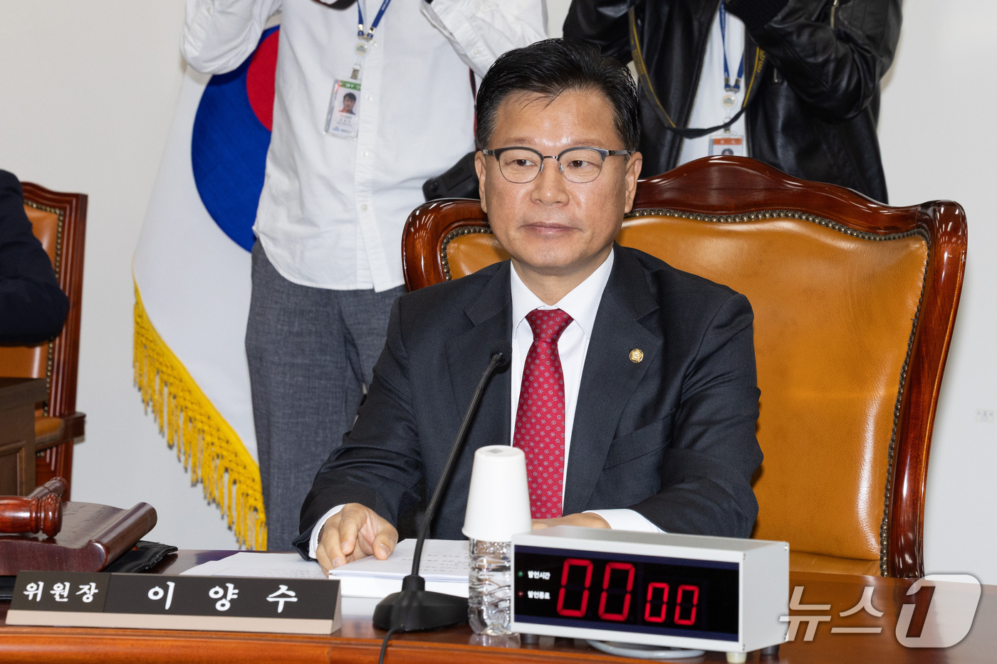 (서울=뉴스1) 국회사진기자단 = 이양수 위원장이 28일 서울 여의도 국회에서 열린 정보위원회의 국방정보본부 등에 대한 국정감사에 자리하고 있다. 2026.10.28/뉴스1