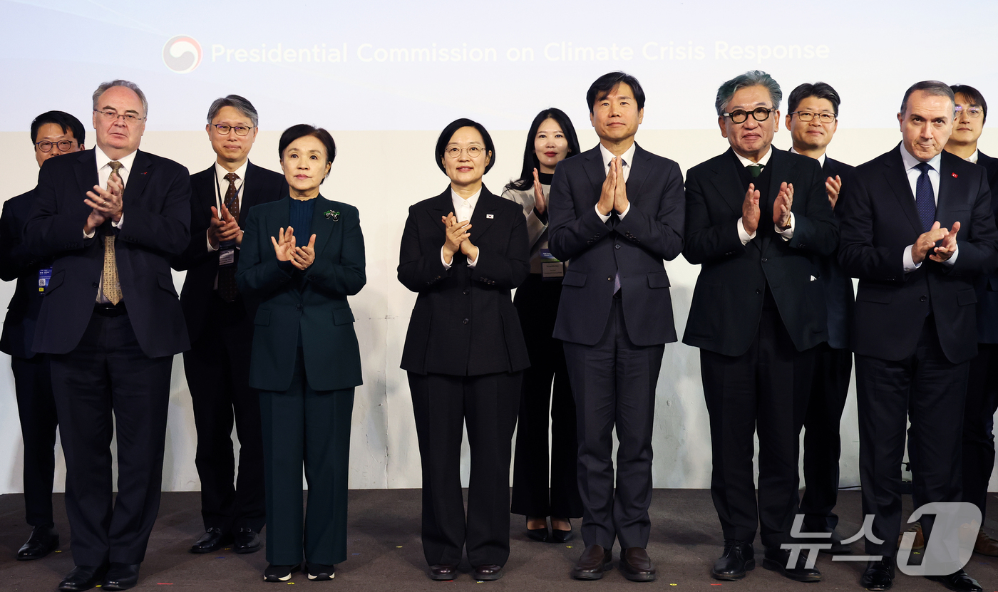 (서울=뉴스1) 오대일 기자 = 한성숙 국무총리가 28일 서울 중구 정동 1928 아트센터에서 열린 2026 기후위기 대응 글로벌 협력 컨퍼런스 개회식에서 강금실 글로벌기후환경대사 …