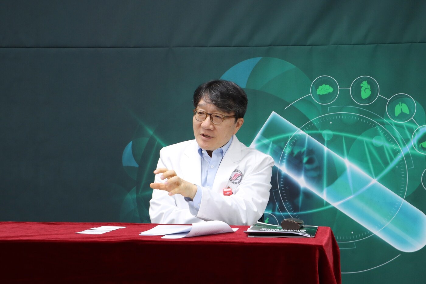 본문 이미지 - 김양수 한림대성심병원 감염내과 교수가 27일 한림대성심병원에서 인터뷰를 하고 있다. (병원 제공)