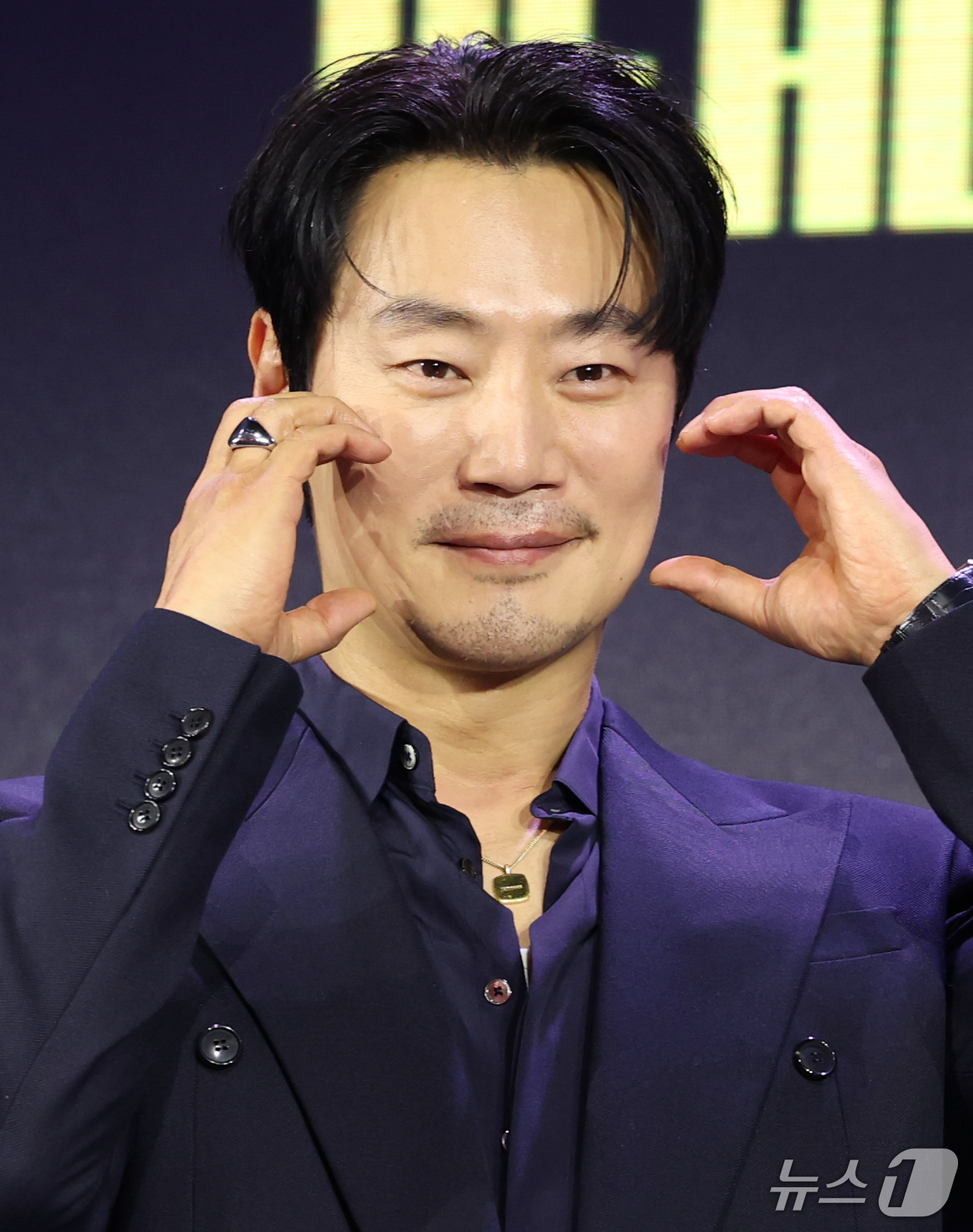 (서울=뉴스1) 권현진 기자 = 배우 이희준이 28일 서울 영등포구 페어몬트 앰배서더 서울에서 열린 넷플릭스 시리즈 '꿀알바' 제작발표회에 참석해 포즈를 취하고 있다.'꿀알바'는 …