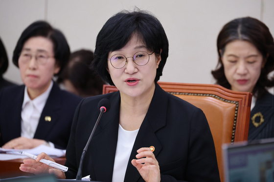 원민경 "경찰 수사 과거보다 달라져"…野 "피해자 보호 공백 우려"