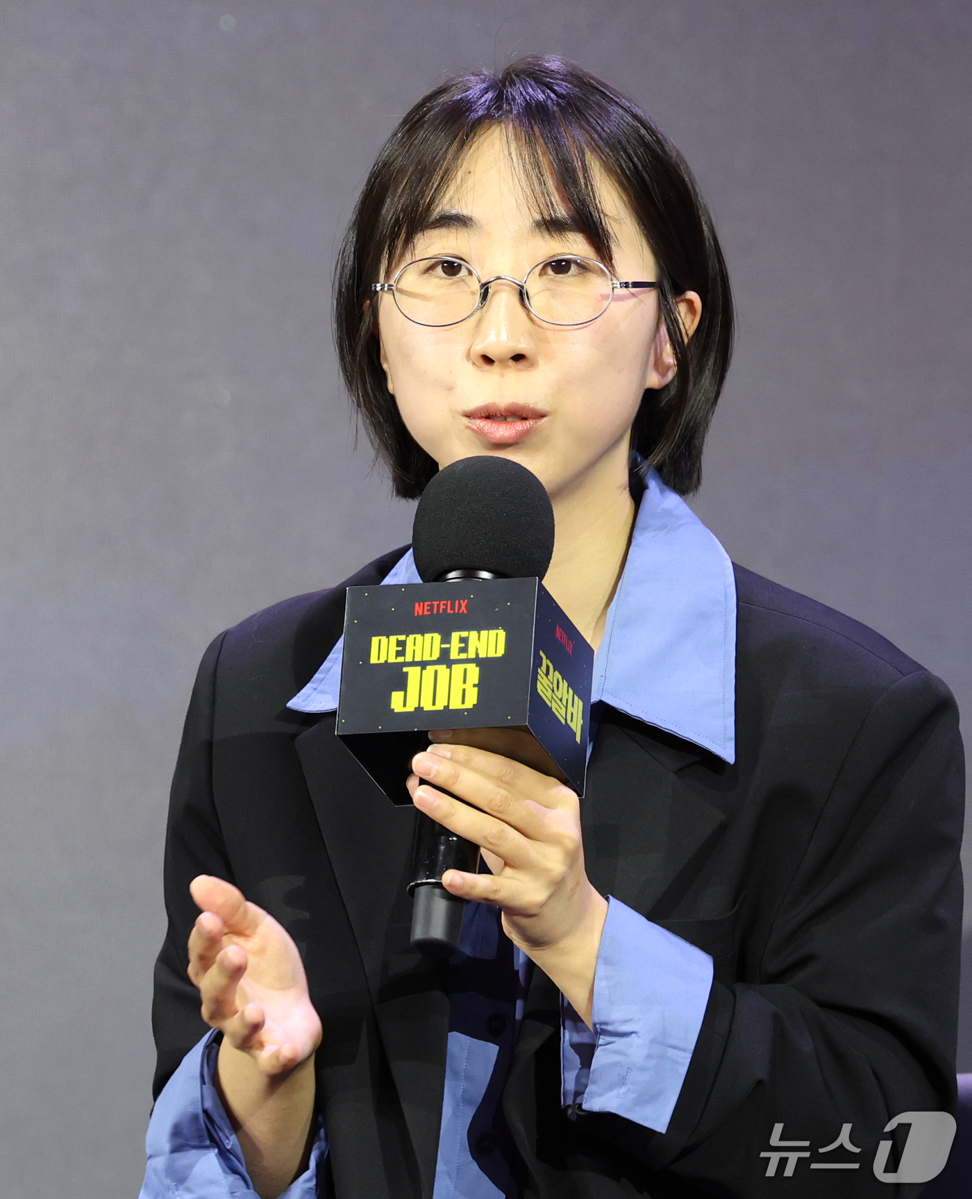(서울=뉴스1) 권현진 기자 = 김다민 감독이 28일 서울 영등포구 페어몬트 앰배서더 서울에서 열린 넷플릭스 시리즈 '꿀알바' 제작발표회에 참석해 인사말을 하고 있다.'꿀알바'는 …