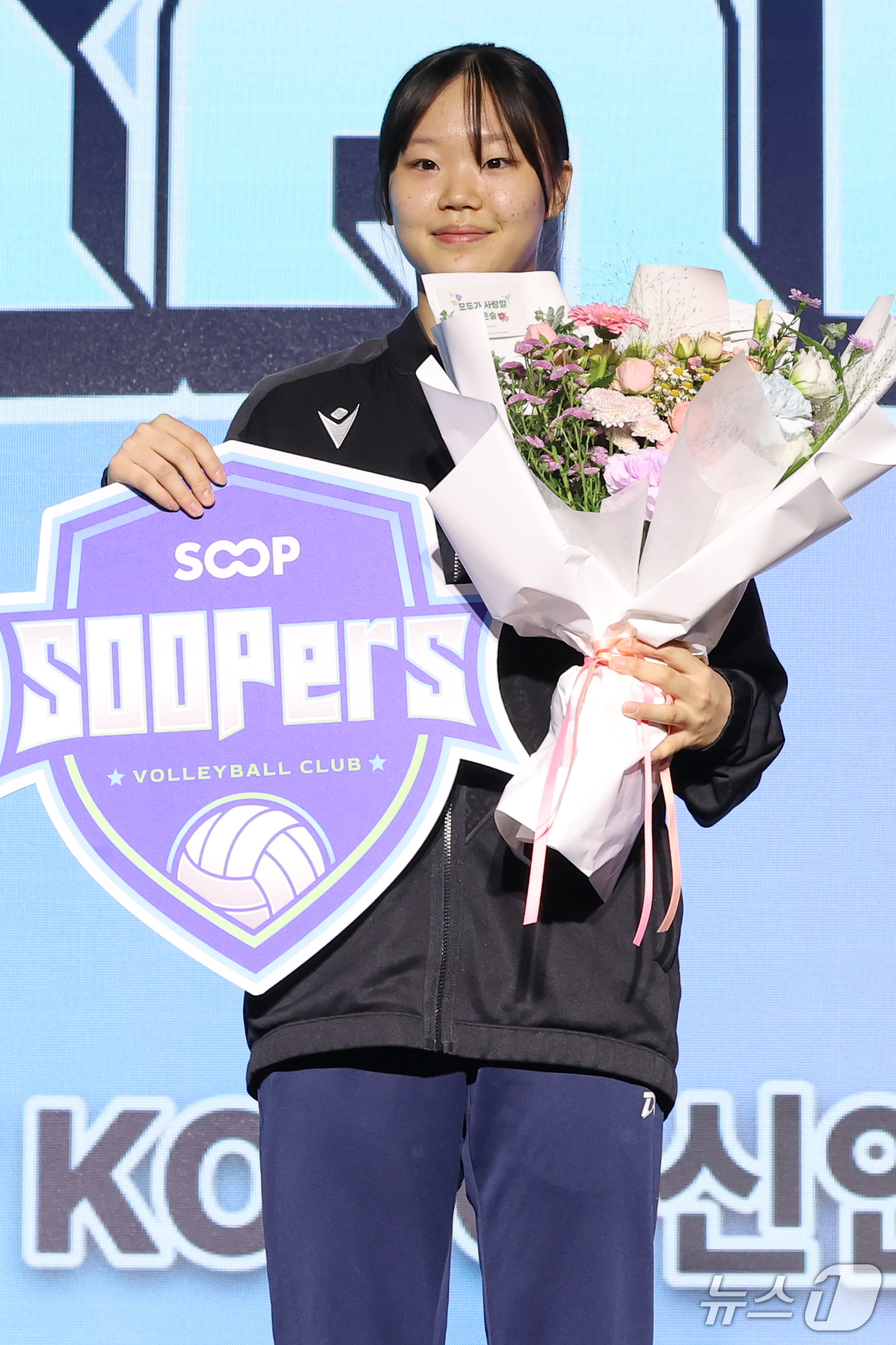 (서울=뉴스1) 안은나 기자 = 중앙여고 김미주가 28일 서울 강서구 메이필드호텔에서 열린 2026~2027 한국배구연맹(KOVO) 여자 신인선수 드래프트에서 1라운드 2순위로 지 …