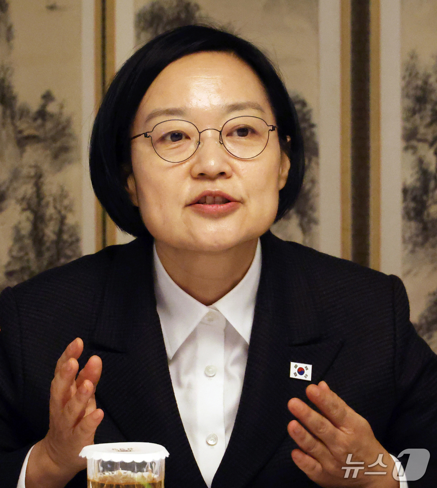 (서울=뉴스1) 오대일 기자 = 한성숙 국무총리가 28일 서울 종로구 국무총리 서울공관에서 열린 전국상인연합회 오찬간담회에서 모두발언을 하고 있다. (공동취재) 2026.10.28 …