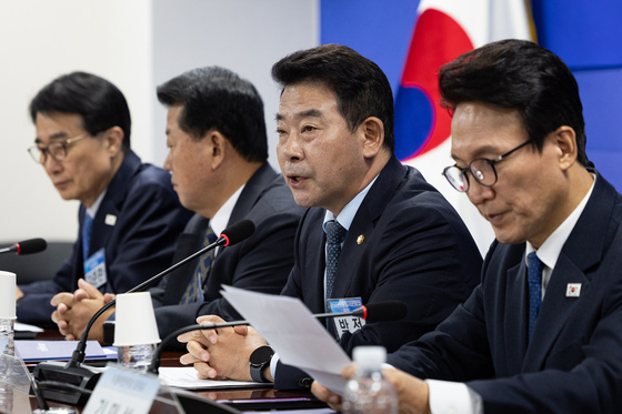 인사말하는 박정 의장