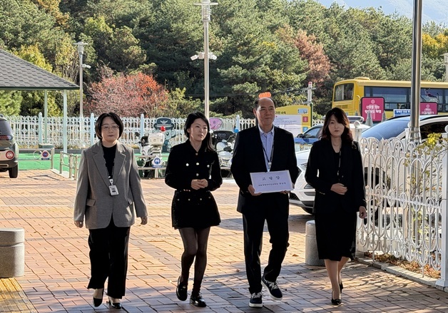 교사 실명 언급하며 비방·교실 침입해 고성…강원교육감, 학부모 고발