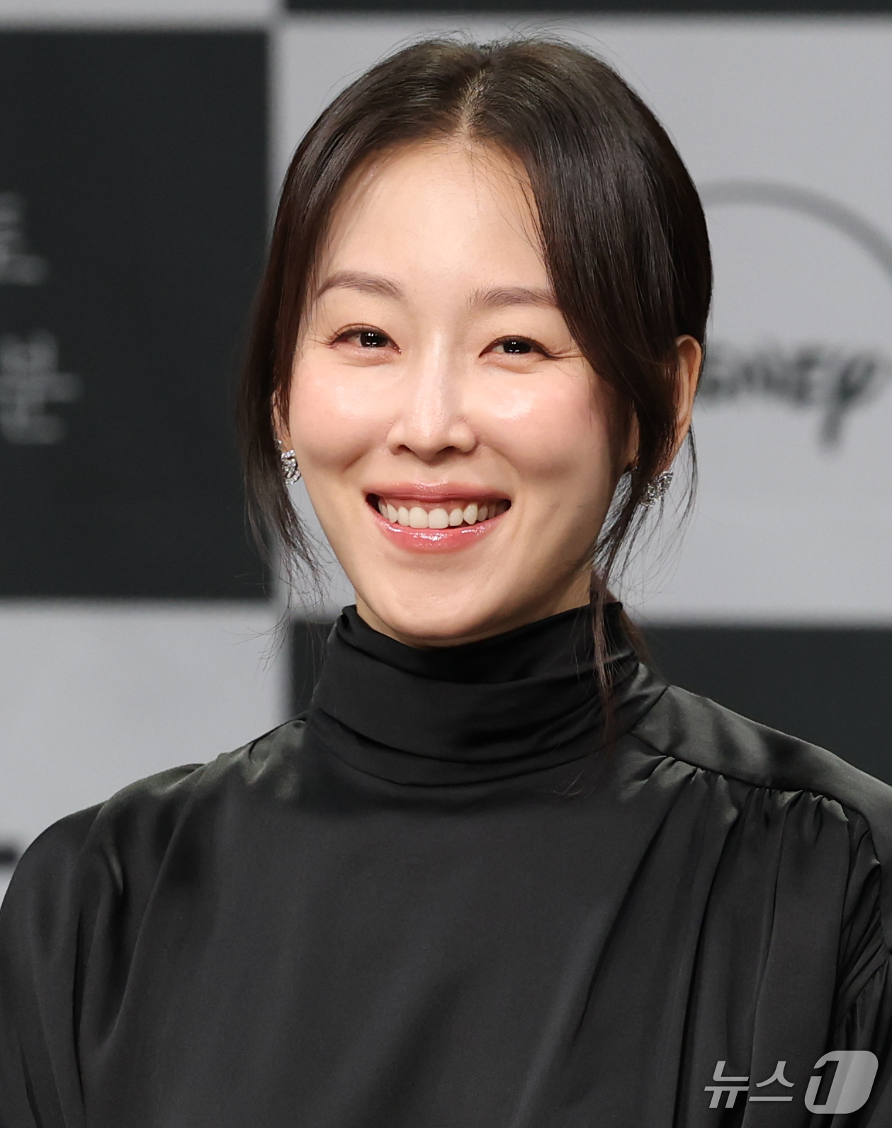 (서울=뉴스1) 권현진 기자 = 배우 서현진이 28일 서울 마포구 MBC에서 열린 MBC 새 금토드라마 ‘라이어’ 제작발표회에 참석해 미소를 짓고 있다.'라이어'는 하나의 기억을 …