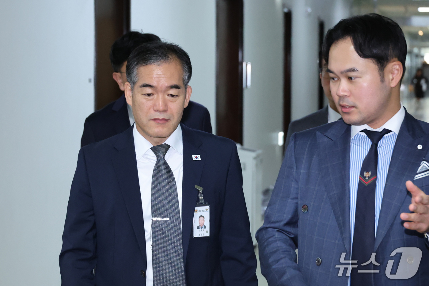 (서울=뉴스1) 신웅수 기자 = 김종철 경찰청장 직무대행이 28일 서울 여의도 국회에서 열린 정보위원회의 경찰청에 대한 국정감사에서 출석하고 있다. 2026.10.28/뉴스1
