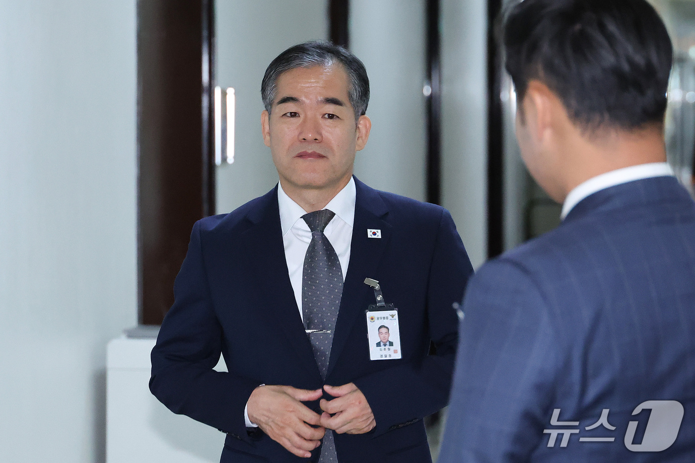 (서울=뉴스1) 신웅수 기자 = 김종철 경찰청장 직무대행이 28일 서울 여의도 국회에서 열린 정보위원회의 경찰청에 대한 국정감사에 출석하고 있다. 2026.10.28/뉴스1