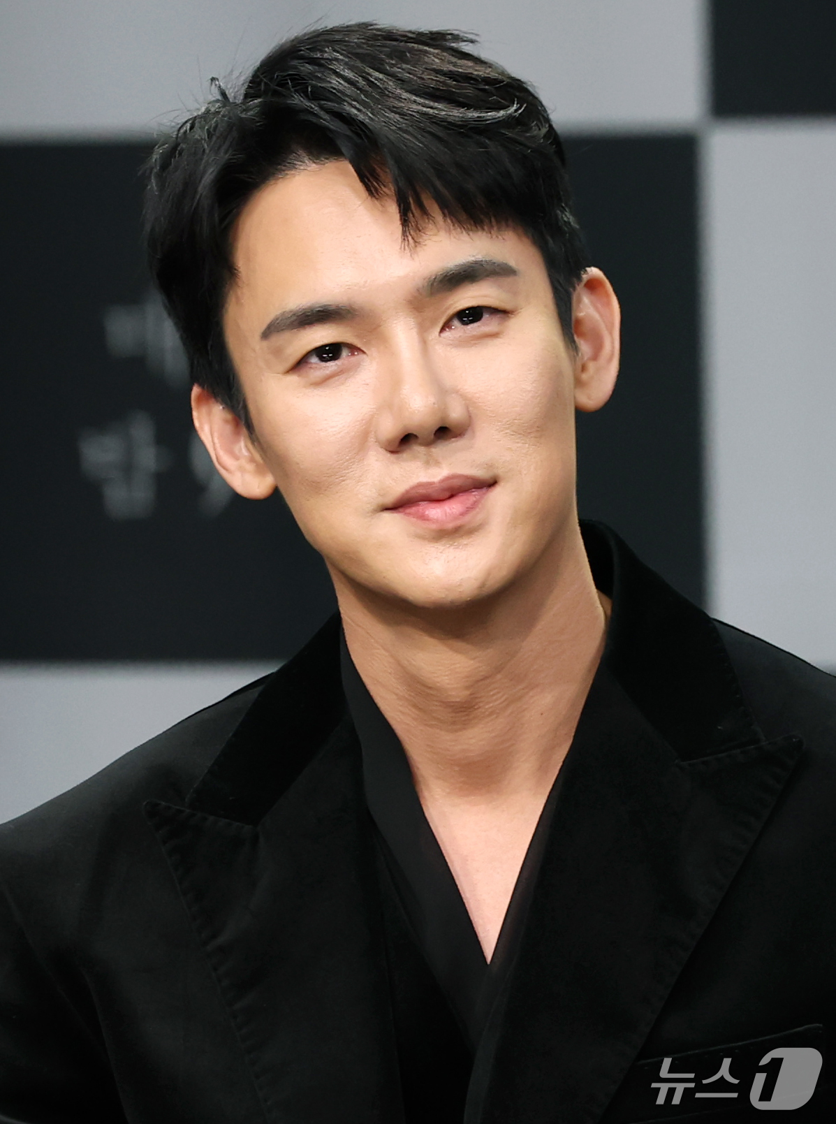 (서울=뉴스1) 권현진 기자 = 배우 유연석이 28일 서울 마포구 MBC에서 열린 MBC 새 금토드라마 ‘라이어’ 제작발표회에 참석해 취재진 질문을 듣고 있다.'라이어'는 하나의 …