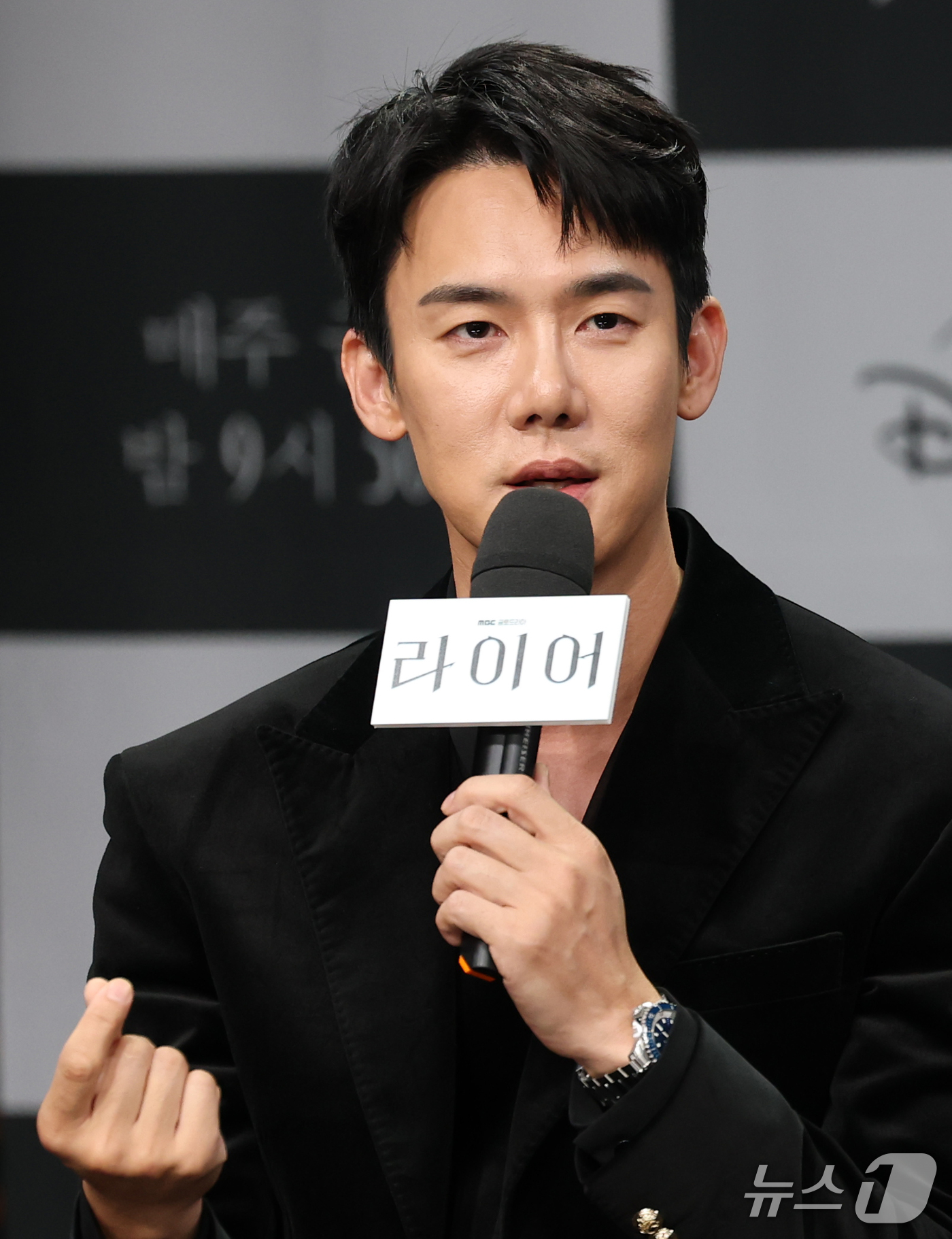 (서울=뉴스1) 권현진 기자 = 배우 유연석이 28일 서울 마포구 MBC에서 열린 MBC 새 금토드라마 ‘라이어’ 제작발표회에 참석해 취재진 질문에 답하고 있다.'라이어'는 하나의 …