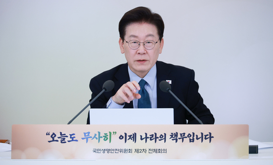 李대통령 "극단적 진영주의 경계해야…네 편 내 편 떠나 잘못은 시정"