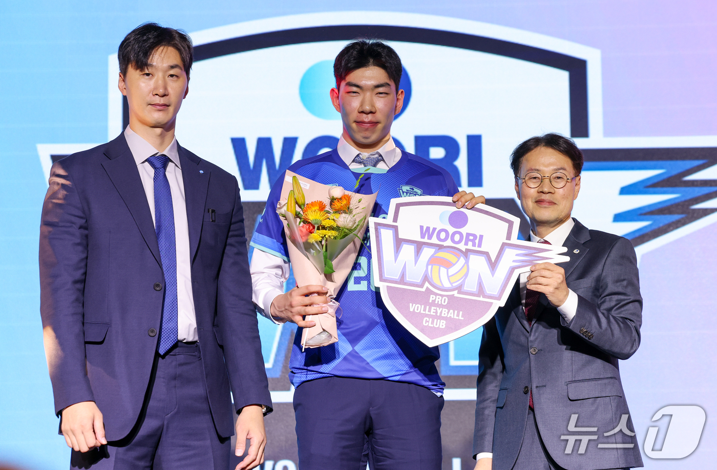 (서울=뉴스1) 안은나 기자 = 박철우 우리카드 감독이 28일 서울 강서구 메이필드호텔에서 열린 2026~2027 한국배구연맹(KOVO) 남자 신인선수 드래프트에서 1라운드 3순위 …