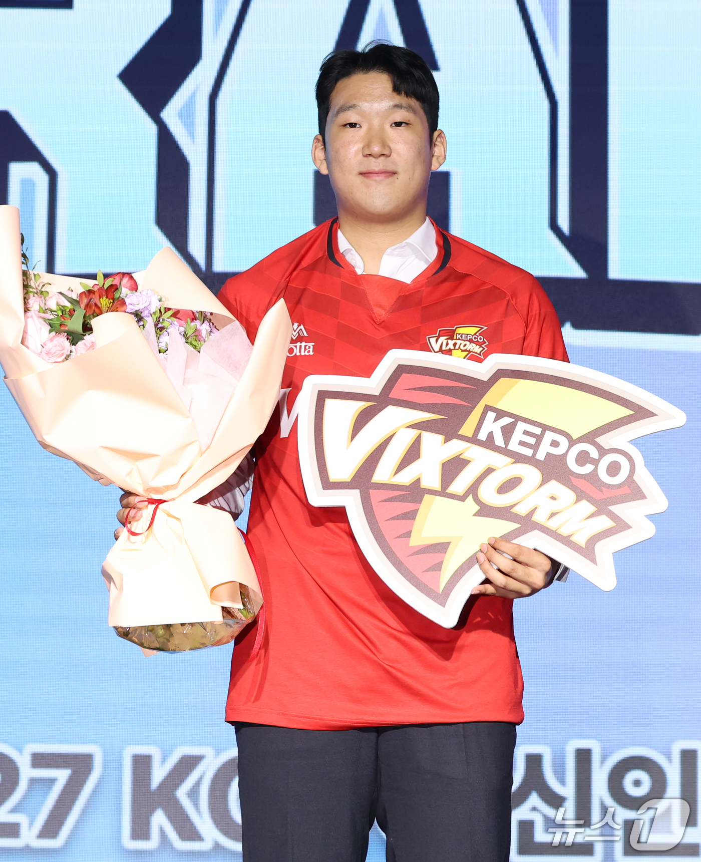 (서울=뉴스1) 안은나 기자 = 인하대 여광우가 28일 서울 강서구 메이필드호텔에서 열린 2026~2027 한국배구연맹(KOVO) 남자 신인선수 드래프트에서 한국전력으로부터 1라운 …