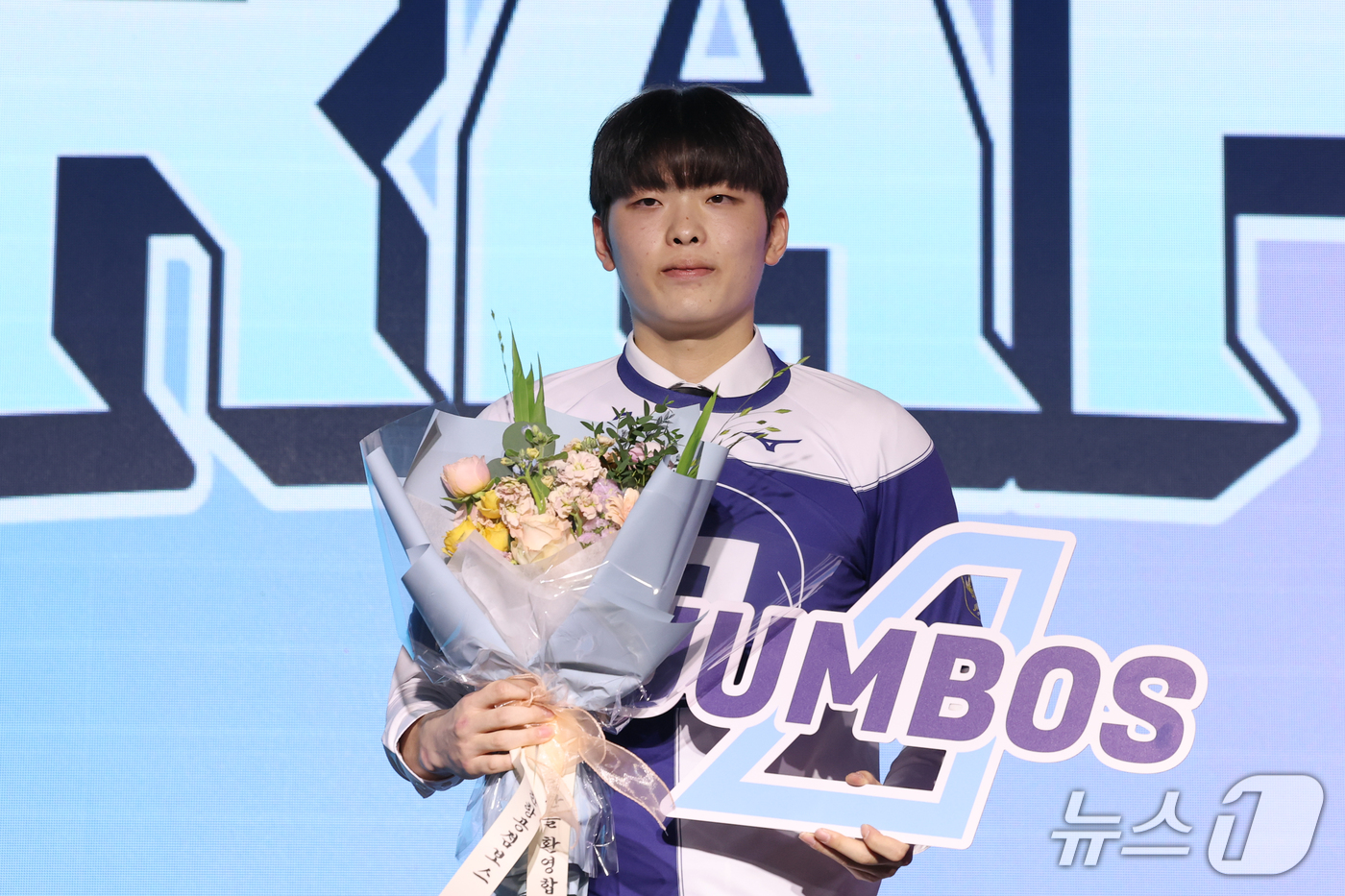 (서울=뉴스1) 안은나 기자 = 수성고 송정민이 28일 서울 강서구 메이필드호텔에서 열린 2026~2027 한국배구연맹(KOVO) 남자 신인선수 드래프트에서 대한항공으로부터 2라운 …
