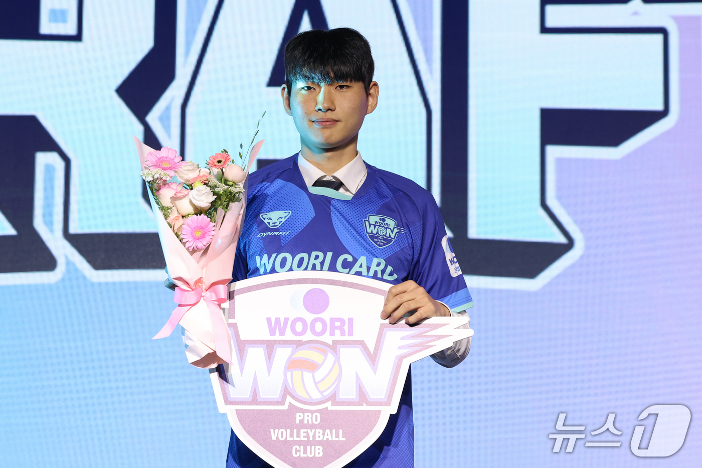 (서울=뉴스1) 안은나 기자 = 한양대 박우영이 28일 서울 강서구 메이필드호텔에서 열린 2026~2027 한국배구연맹(KOVO) 남자 신인선수 드래프트에서 우리카드로부터 2라운드 …