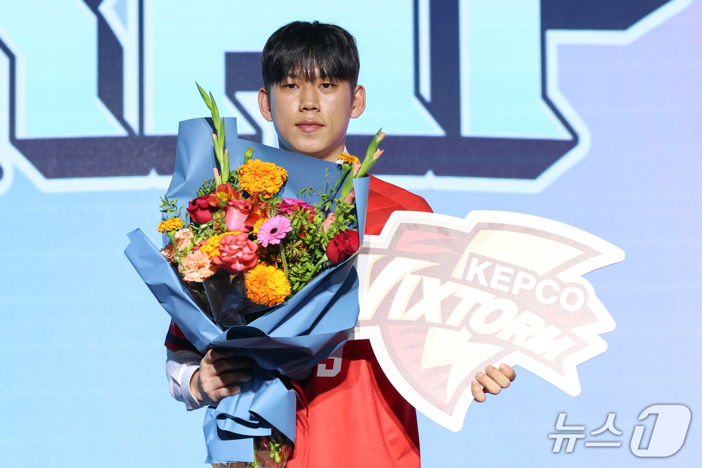 (서울=뉴스1) 안은나 기자 = 경일대 옹민혁이 28일 서울 강서구 메이필드호텔에서 열린 2026~2027 한국배구연맹(KOVO) 남자 신인선수 드래프트에서 한국전력으로부터 수련선 …