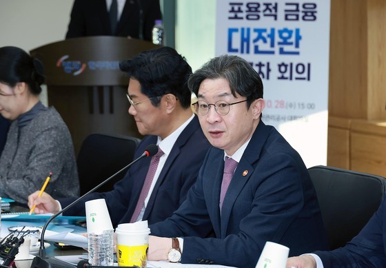 채무상담 번호 '1375' 개통…이억원 "빚으로 힘든 국민에 희망을"
