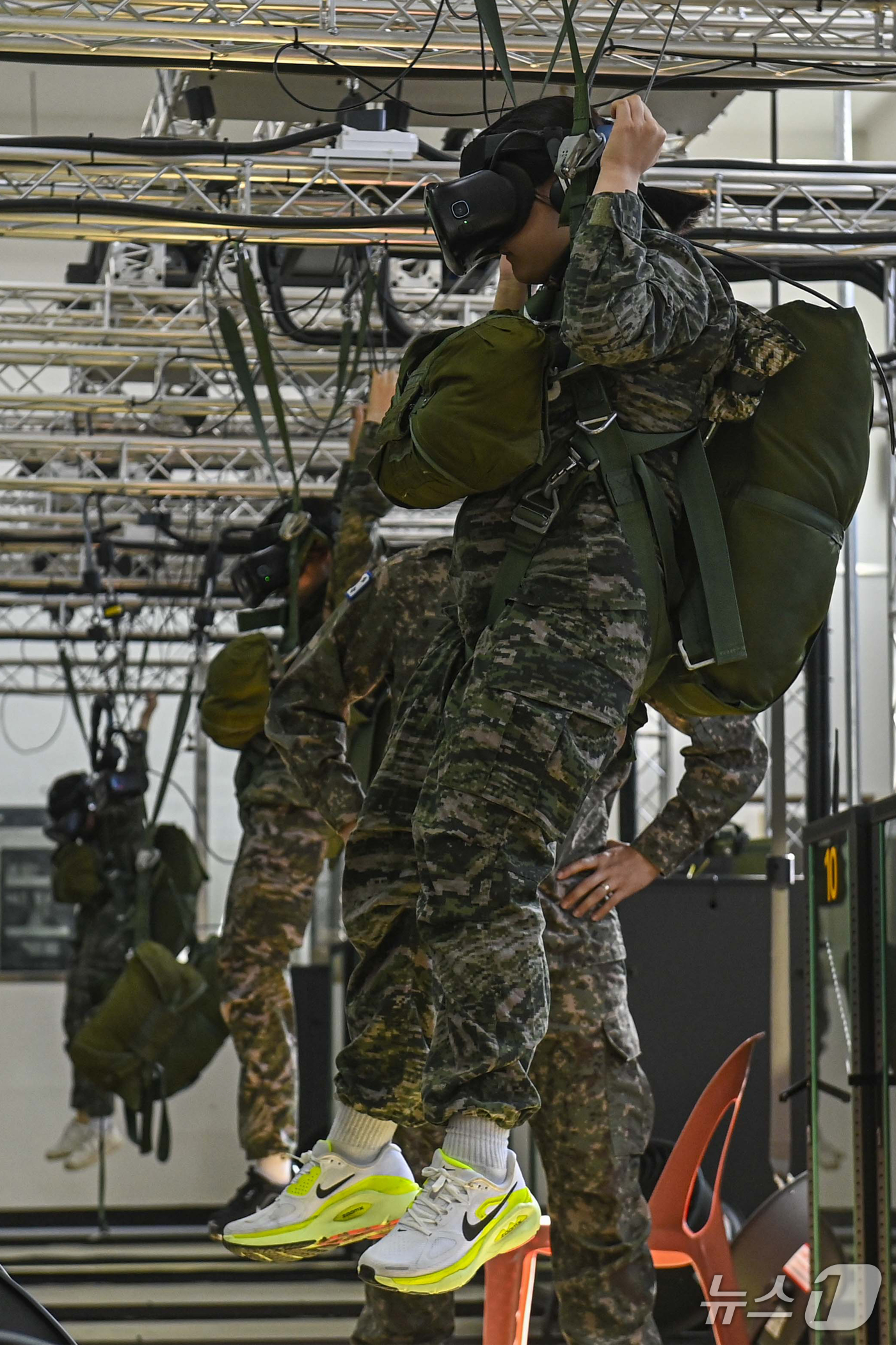 (포항=뉴스1) 최창호 기자 = 28일 해병대 1사단 선봉여단이 경북 포항시 일원에서 경북 경산 제일고등학교 등 10개 고등학교 230여 명을 대상으로 병영 체험을 진행 중이라고 …