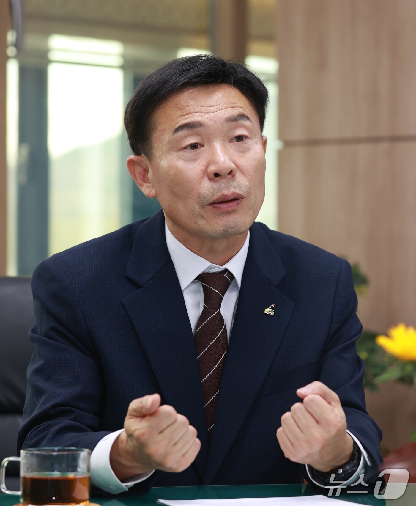 본문 이미지 - 민선 9기 강원 영월군이 출범한 지 넉 달째를 맞는 가운데, 김길수 영월군수가 지난 26일 군청 집무실에서 뉴스1과 인터뷰를 하고 있다. (영월군 제공. 재판매 및 DB금지) 2026.10.29/뉴스1