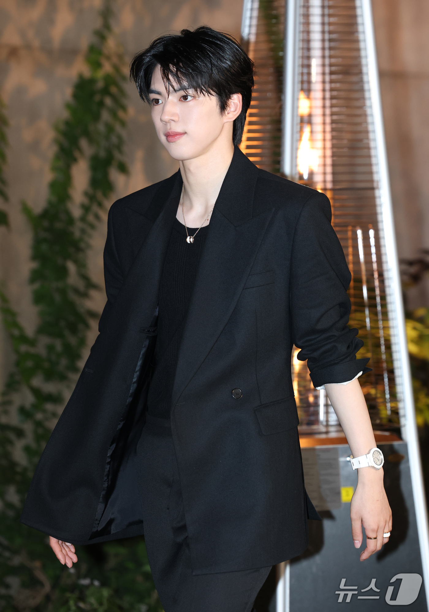 (서울=뉴스1) 권현진 기자 = 피겨선수 차준환이 28일 서울 강남구 송은에서 열린 불가리(BVLGARI)의 '빛, 형상 그리고 비전' 전시 프리뷰 행사에 참석하고 있다. 2026 …