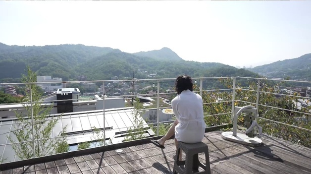 악뮤 이찬혁·이수현 남매, 함께 사는 북한산 뷰 집 공개…운동방에 노래방까지