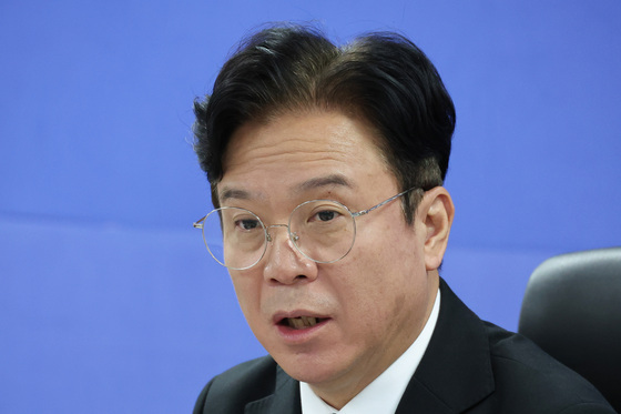 당정 발언하는 김영훈 고용노동부 장관
