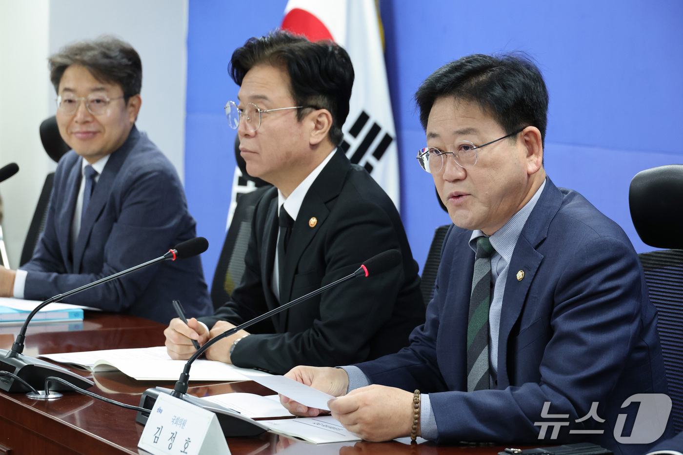 (서울=뉴스1) 신웅수 기자 = 김정호 기후에너지환경노동위원장이 29일 서울 여의도 국회 의원회관에서 열린 고용노동부 당정에서 발언하고 있다. 2026.10.29/뉴스1
