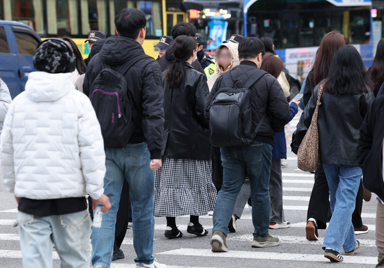 두터워진 출근길 패션
