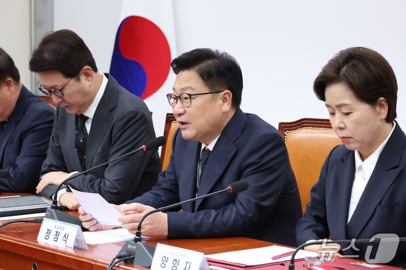 (서울=뉴스1) 신웅수 기자 = 정점식 원내대표를 비롯한 국민의힘 최고위원들이 29일 서울 여의도 국회에서 열린 최고위원회의에 발언하고 있다. 2026.10.29/뉴스1