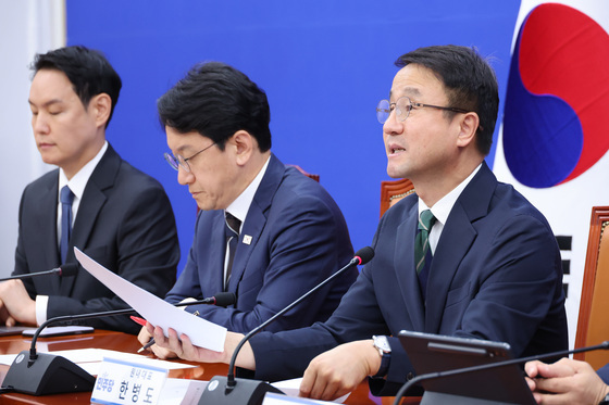 현안 관련 발언하는 한병도 원내대표