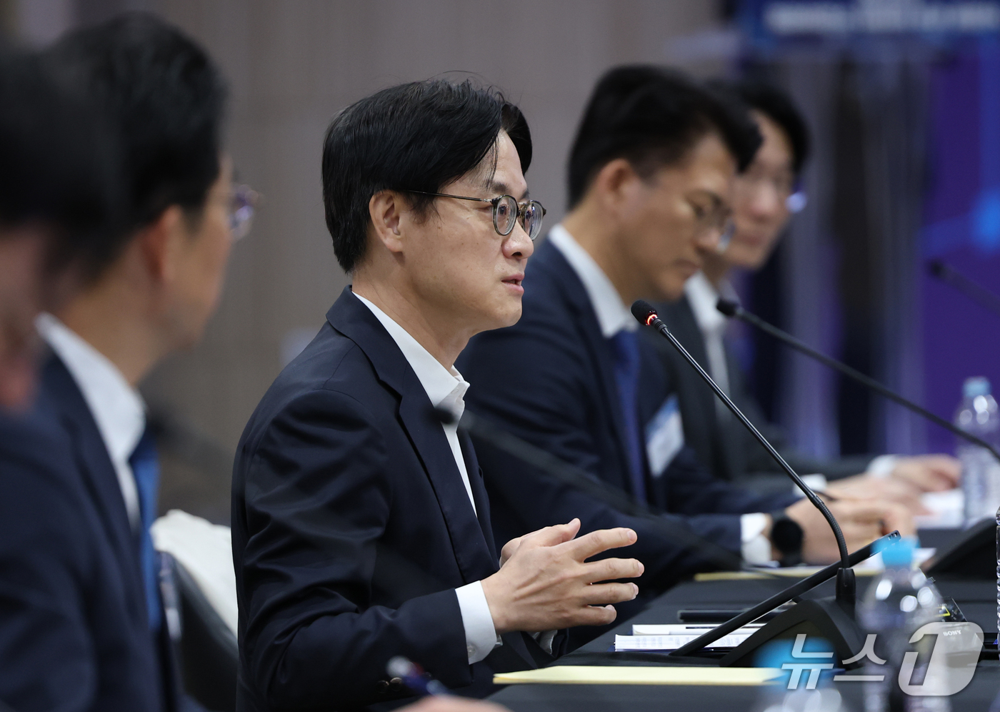 (성남=뉴스1) 김영운 기자 = 김정관 산업통상부 장관이 29일 경기 성남시 수정구 제조 AI 솔루션 개발지원센터에서 열린 ‘M.AX 얼라이언스데이터 분과’ 출범식에서 인사말을 하 …