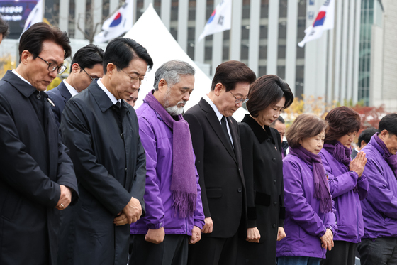이재명 대통령·김혜경 여사 '이태원참사 4주기 추모의 묵념'
