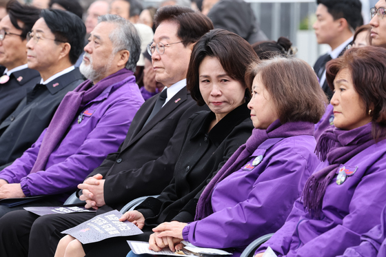 이태원참사 유가족 위로하는 김혜경 여사
