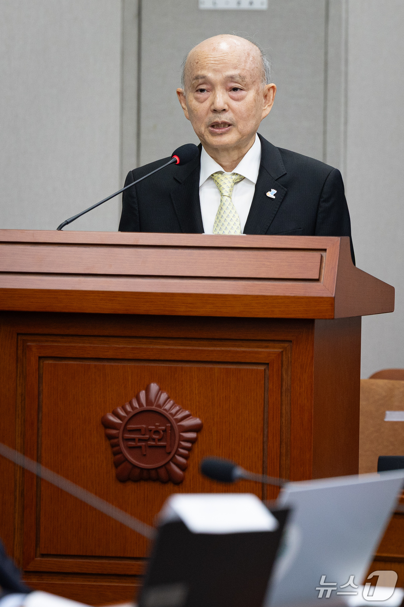 (서울=뉴스1) 유승관 기자 = 안창호 국가인권위원회 위원장이 28일 서울 여의도 국회에서 열린 국회운영위원회의 국가인권위원회에 대한 국정감사에 출석해 인사말 및 업무보고를 하고 …