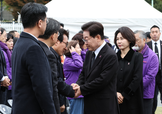 악수하는 이재명 대통령·김민석 대표