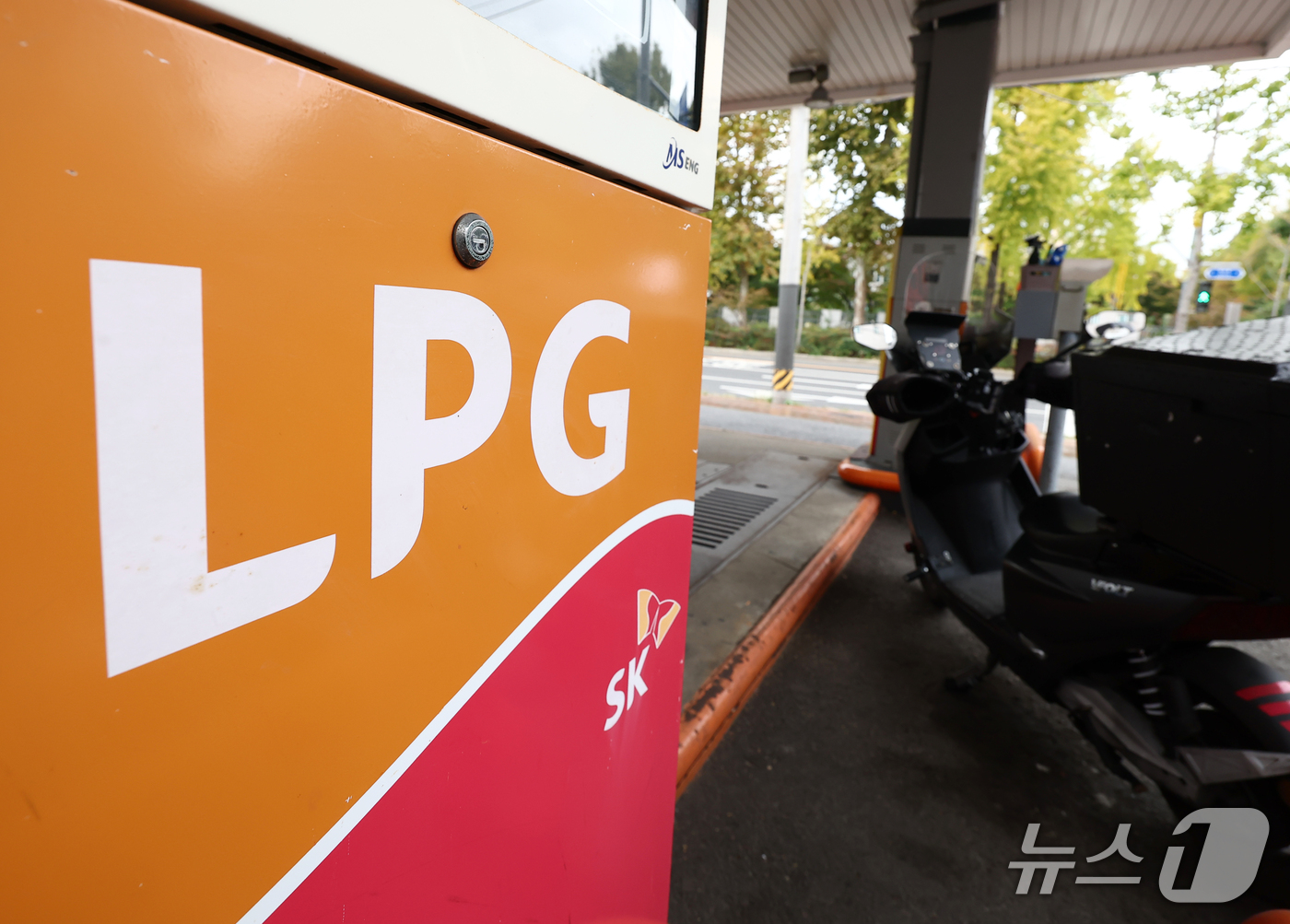(서울=뉴스1) 김민지 기자 = 자동차용 액화석유가스(LPG) 가격이 1년 새 15% 가까이 올랐다.29일 한국석유공사 유가정보시스템 오피넷에 따르면 지난 27일 전국 자동차용 L …