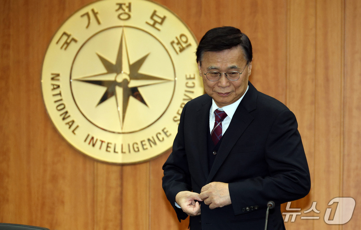 (서울=뉴스1) 국회사진기자단 = 이종석 국가정보원장이 29일 서울 국가정보원 청사에서 열린 국회 정보위원회의 국정원에 대한 국정감사에 출석하고 있다. 2026.10.29/뉴스1