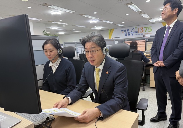 "빚 갚느라 힘드셨죠"…이억원 금융위원장, '깜짝' 채무 상담사 변신