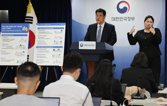 "전자담배 타르 더 많다"던 식약처…8년 뒤엔 "위해성 단순 비교 어려워"
