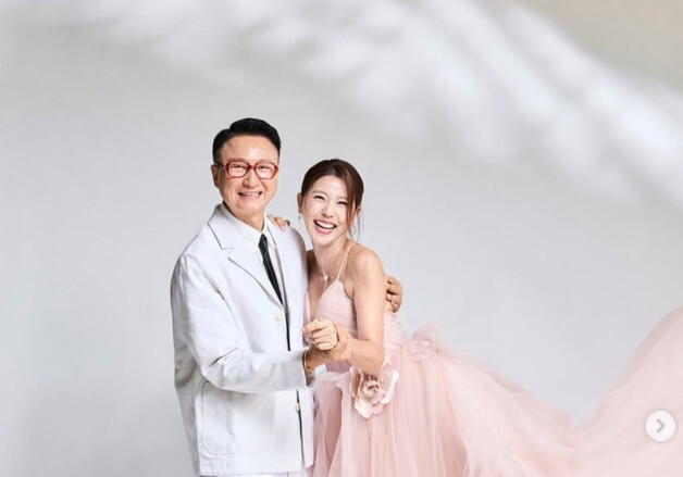 이윤미, ♥주영훈과 결혼 20주년 리마인드 웨딩…"나만 보던 남자, 이젠 눈치봐"