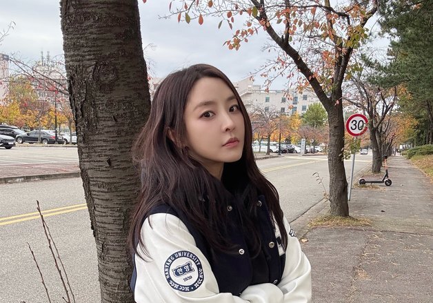 '강타♥' 정유미, 42세에 모교 점퍼 입고 '신입생' 같은 비주얼 과시 [N샷]