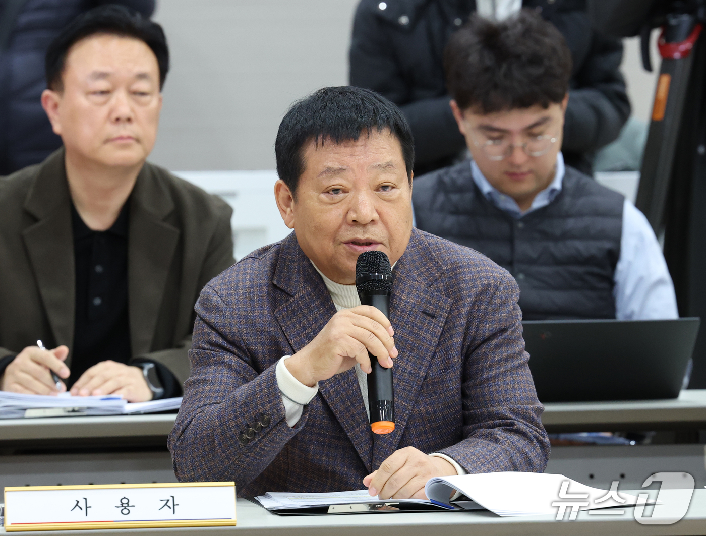 (수원=뉴스1) 김영운 기자 = 김기성 경기도버스운송사업조합 이사장이 29일 경기 수원시 영통구 경기지방노동위원회에서 열린 한국노총 전국자동차노동조합연맹 경기지역자동차노동조합(이하 …