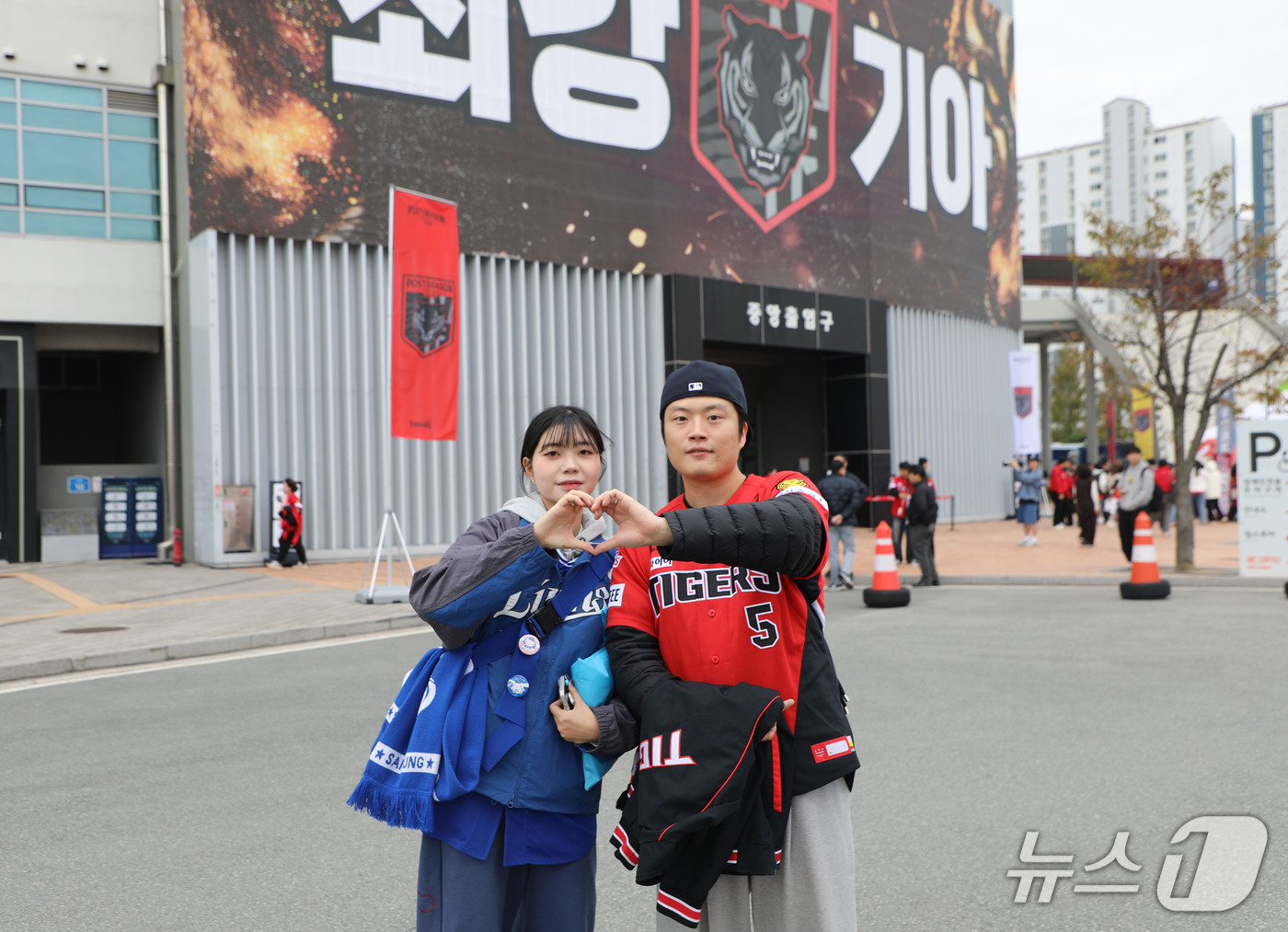 (광주=뉴스1) 이수민 기자 = 29일 오후 전남광주 기아챔피언스필드에서 예정된 프로야구 2026 신한 SOL KBO포스트시즌 플레이오프 3차전 삼성라이온즈와 KIA타이거즈의 경기 …