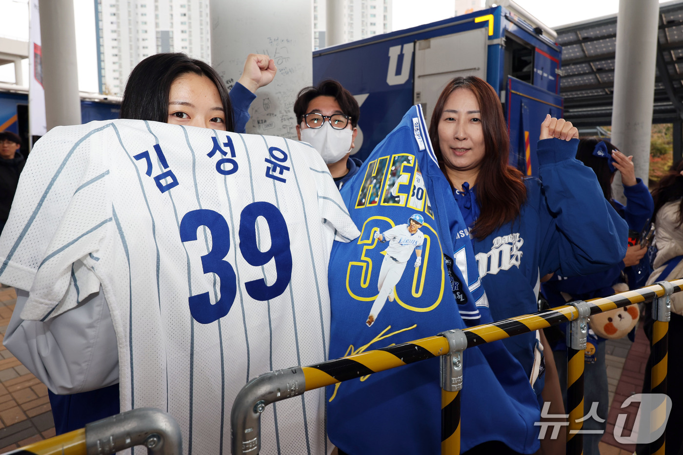 (광주=뉴스1) 조수민 기자 = 2026 신한 SOL KBO 포스트시즌 플레이오프 3차전 삼성 라이온즈와 KIA 타이거즈 경기가 열리는 29일 오후 전남광주 북구 기아챔피언스필드에 …