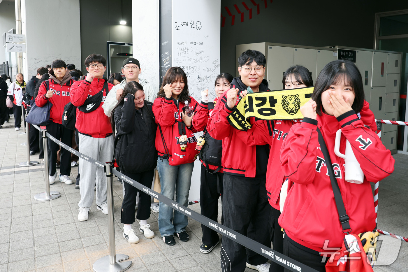 (광주=뉴스1) 조수민 기자 = 2026 신한 SOL KBO 포스트시즌 플레이오프 3차전 삼성 라이온즈와 KIA 타이거즈 경기가 열리는 29일 오후 전남광주 북구 기아챔피언스필드에 …