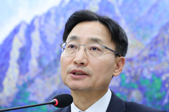 [국감] 의원 질의 답변하는 임광현 비서실장